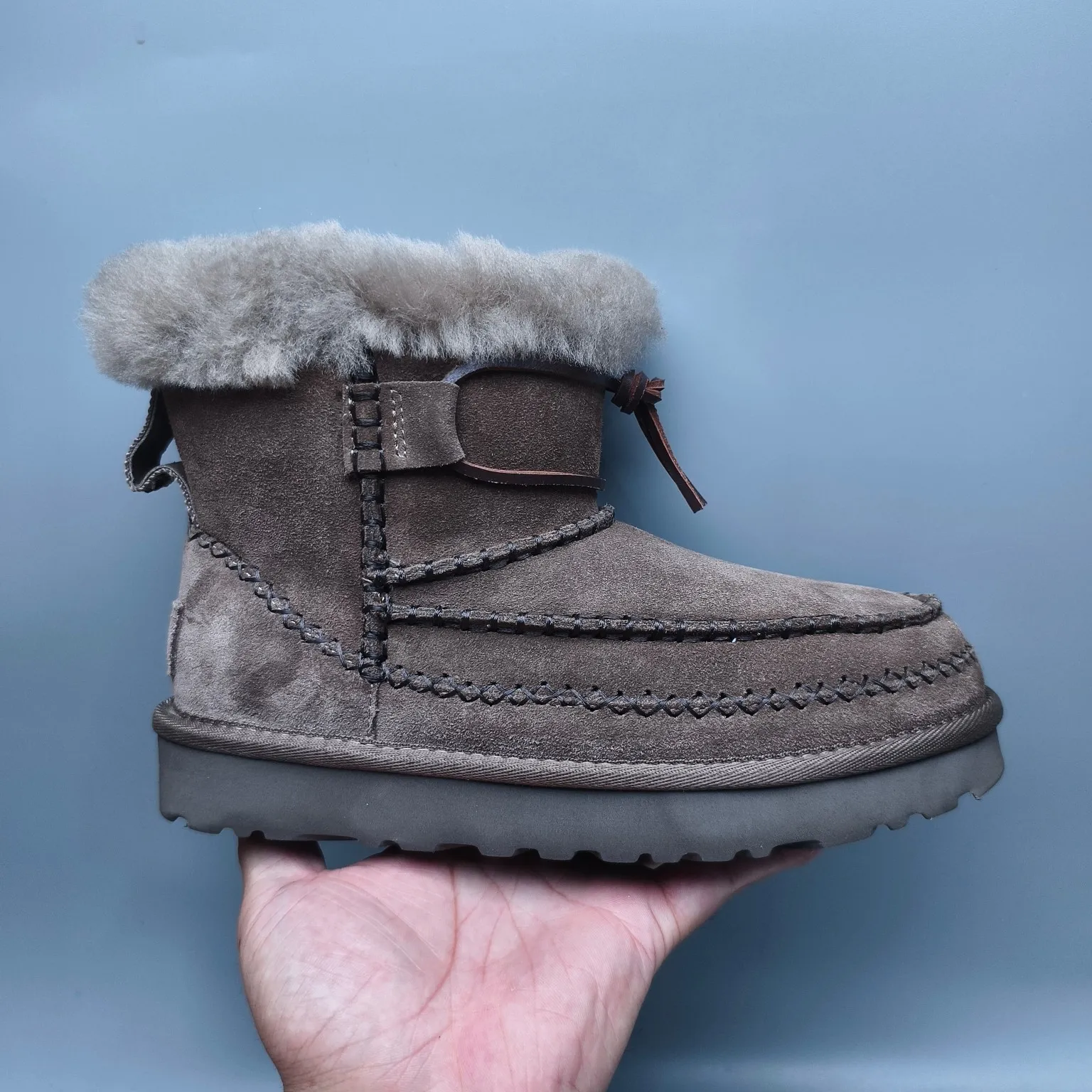 💰560 UGG sheepskin all-in-one snow boots 8251 mid-top braided casual shoes Color: maroon antelope brown Matching size: 35-40